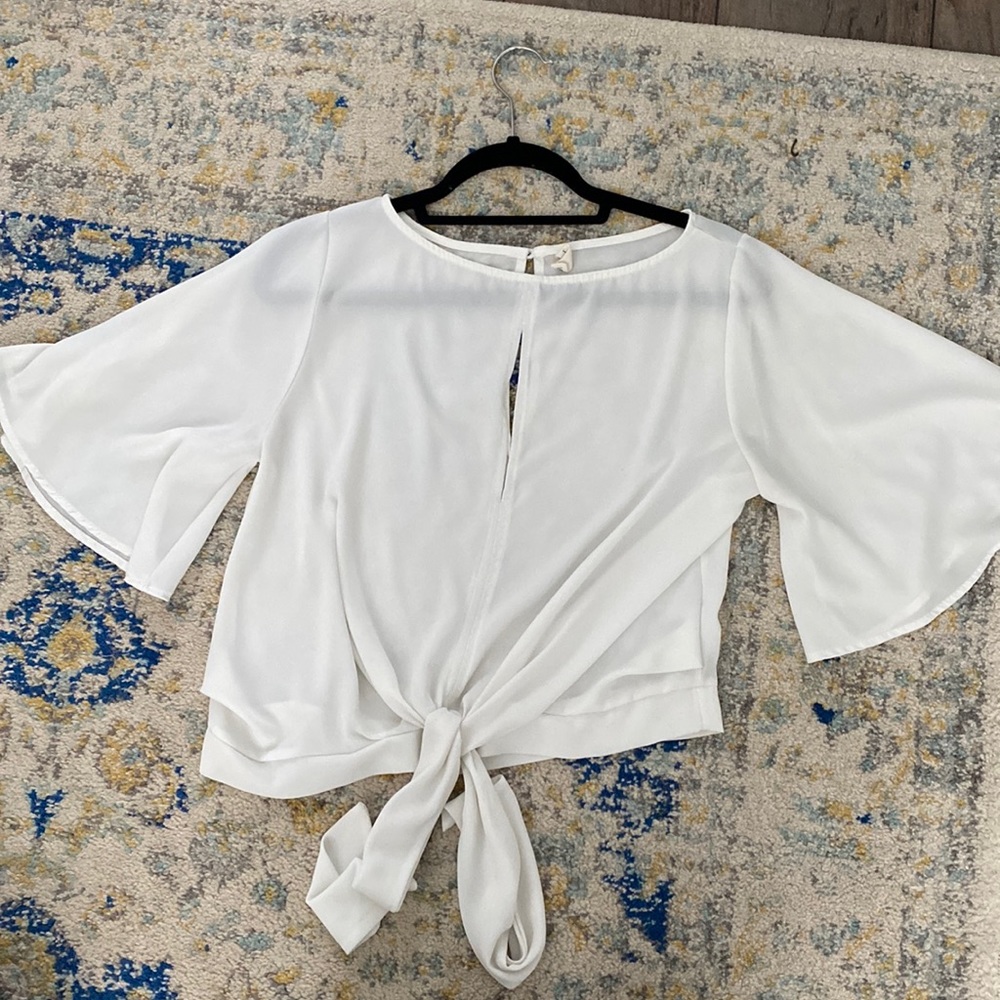 Keyhole cutout crop top flutter sleeve top